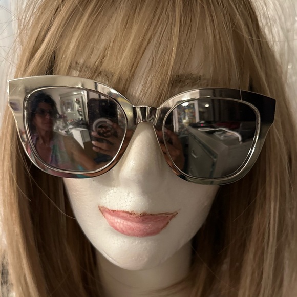 DIOR Silver Oversize Sunglasses Gorgeous Design on arms!! SO TRENDY RIGHT NOW! - Picture 9 of 13